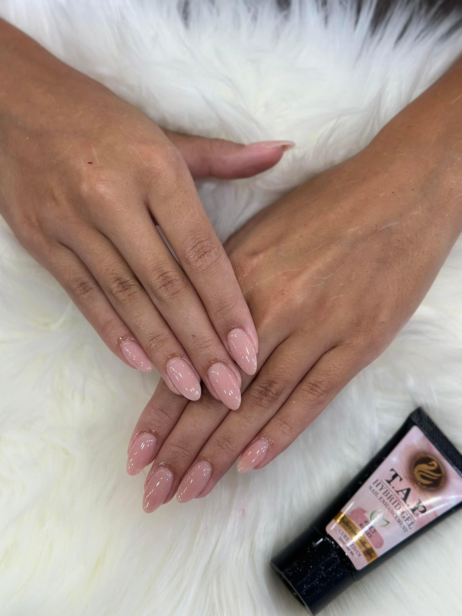 Retention Nails & Spa logo